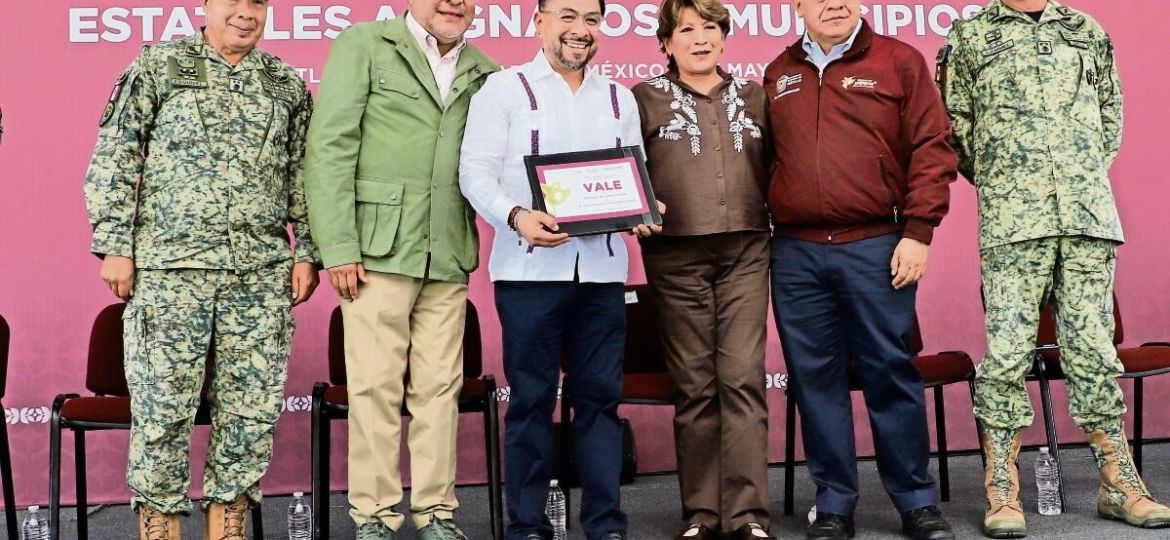 Edomex-entrega-armamento-y-92.4-mdp-a-85-municipios-36-recibieron-674-armas