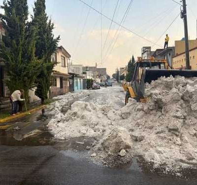 Granizada-anega-vialidades-de-Toluca-brigadas-atienden-afectaciones