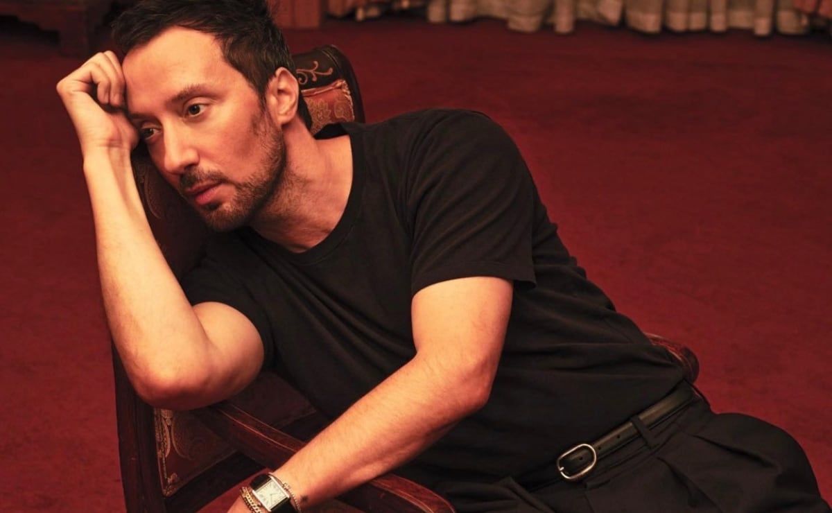 Anthony-Vaccarello-deja-la-direccion-creativa-de-Saint-Laurent-tras-una-decada