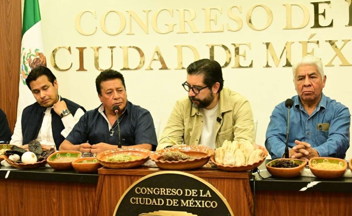 Bloqueo-en-San-Gregorio-deja-perdidas-de-13.5-millones-de-pesos-a-la-Feria-del-Mole