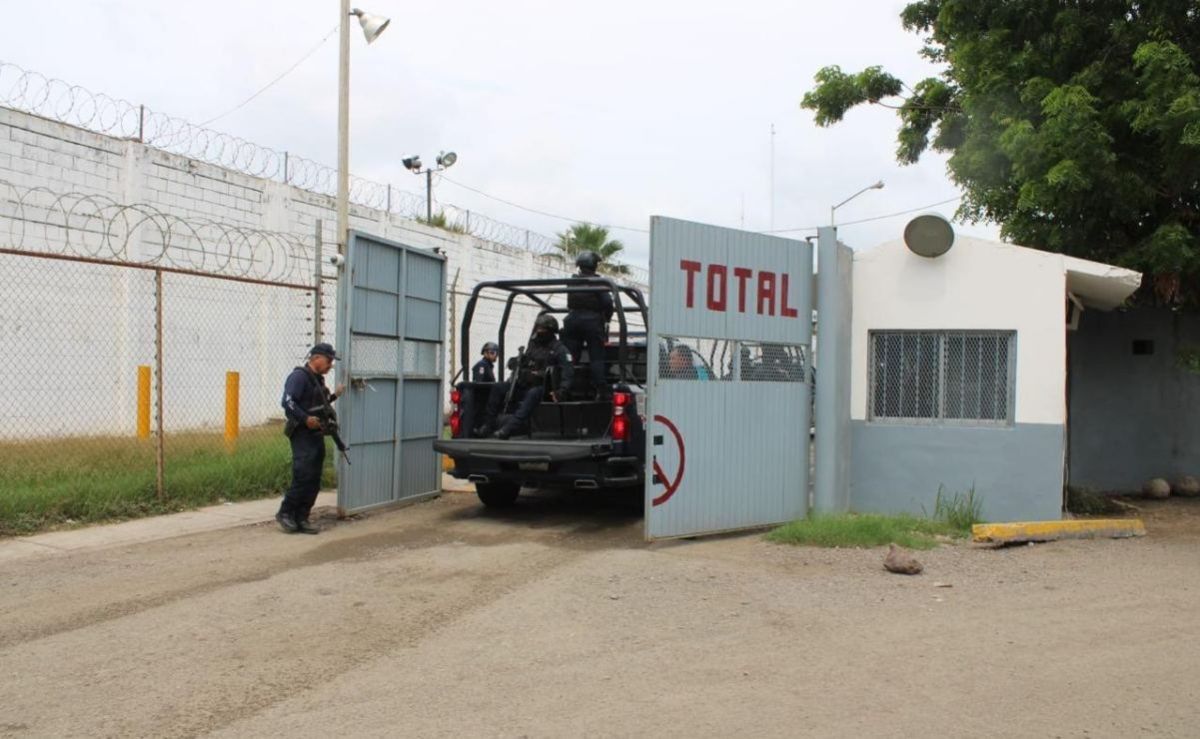 Brindan-asistencia-juridica-a-madre-de-menor-fallecido-durante-rina-en-penal-de-Mazatlan