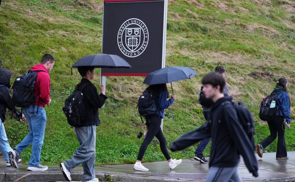 Cornell-anuncia-revision-independiente-por-denuncia-de-presunta-violacion-grupal-en-2024