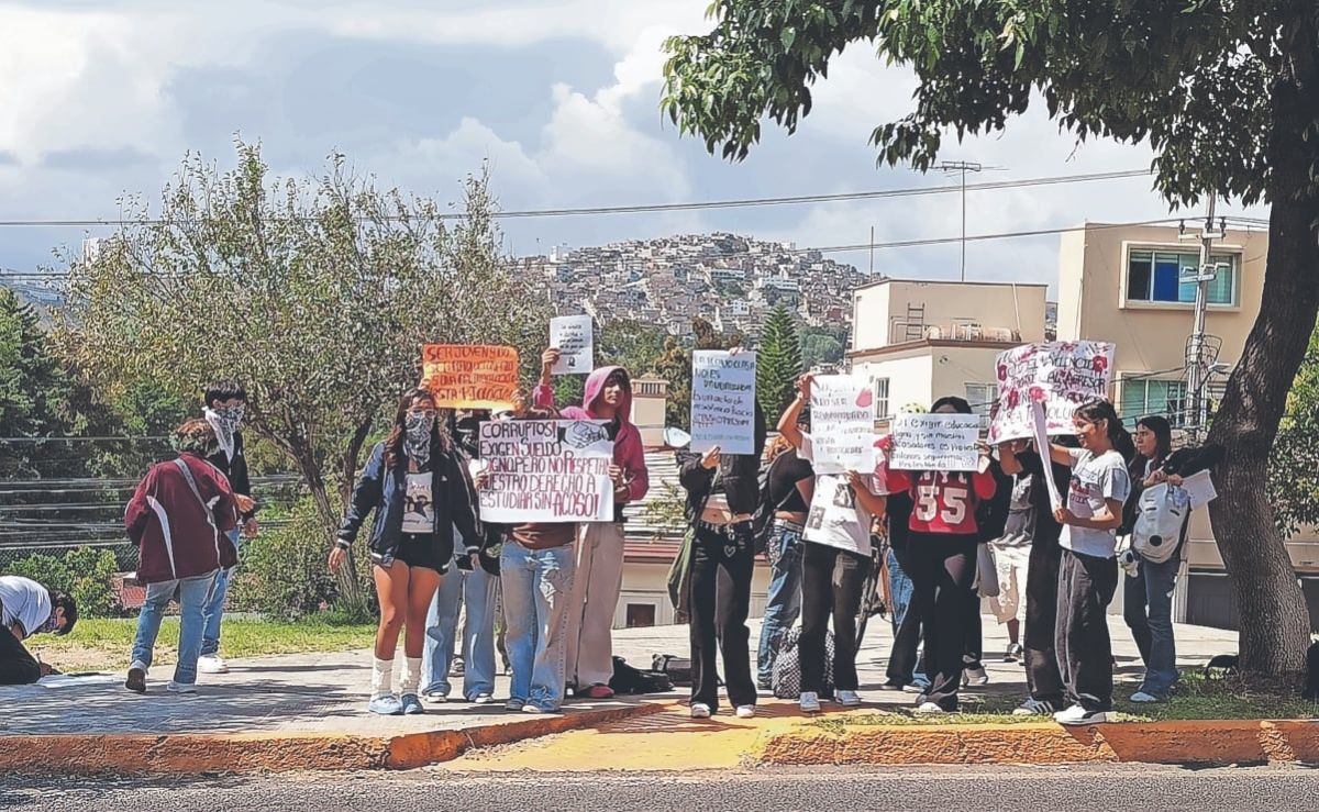 Estudiantes-del-Bachilleres-5-exigen-mejoras-y-atencion-a-denuncias-en-Tlalnepantla