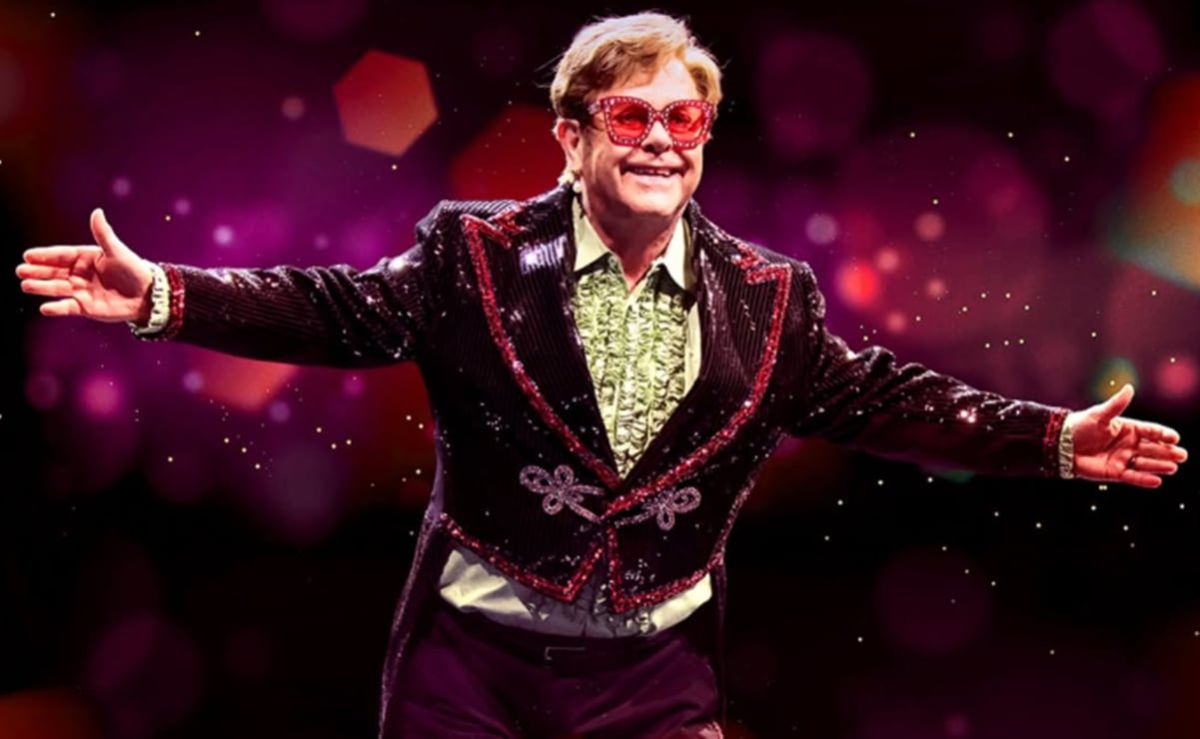 Fans-de-Elton-John-comparten-fotos-y-regalos-antes-de-su-despedida-de-Mexico
