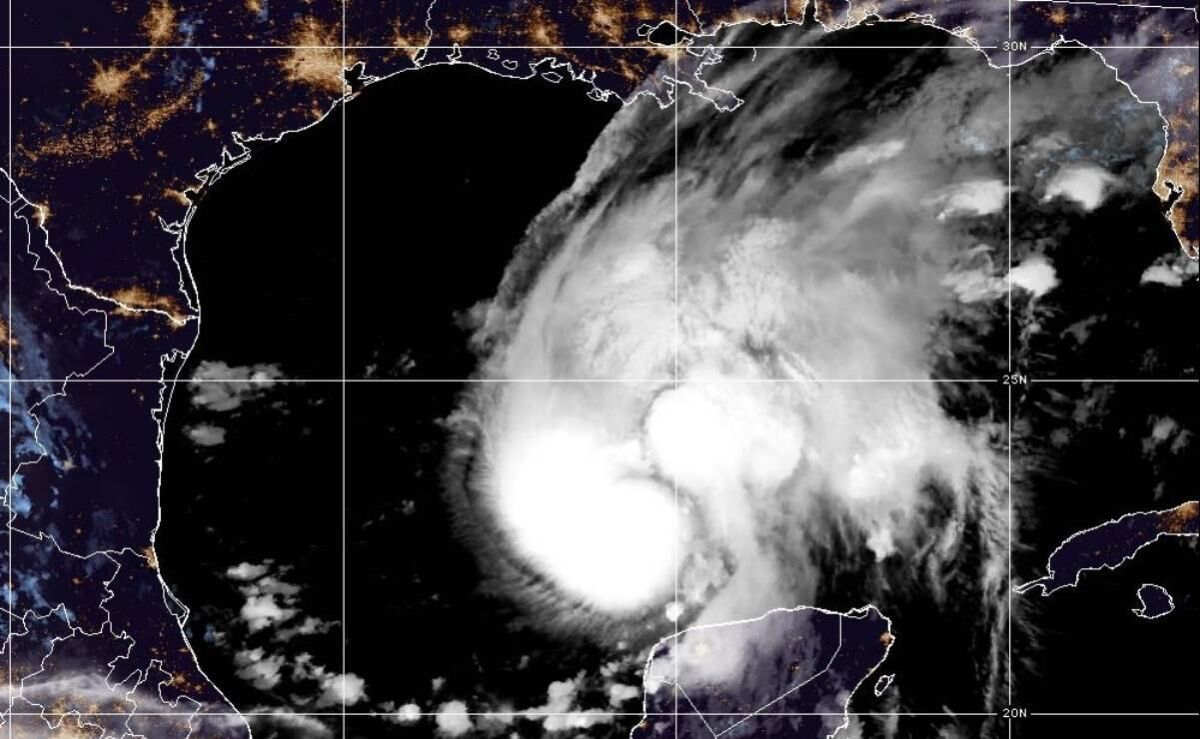 Huracan-Isaias-amenaza-Florida-Alabama-y-Mississippi-con-vientos-y-marejada-ciclonica