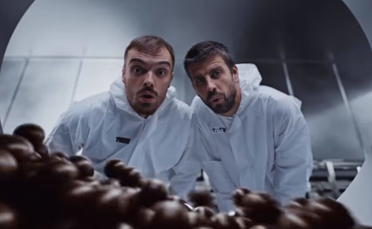 Ibai-Llanos-y-Gerard-Pique-presentan-cuatro-snacks-de-chocolate-vinculados-con-Plesh