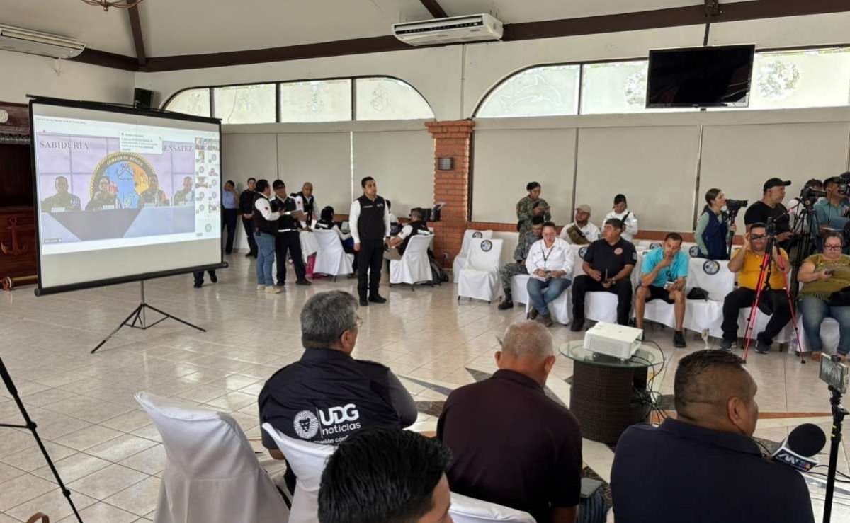 Instalan-tres-puestos-de-mando-ante-llegada-del-huracan-Simon-a-Jalisco-y-Colima