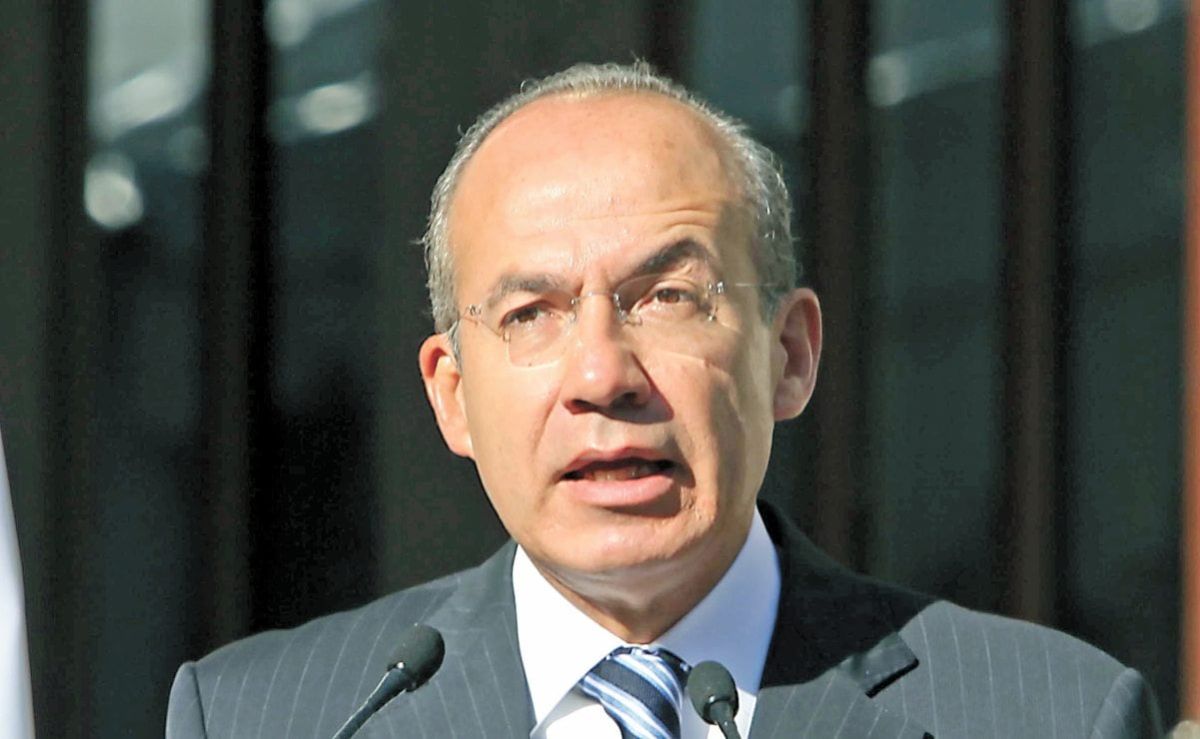 La-estatua-dice-muy-poco-de-mi-Calderon-responde-a-la-decapitacion-de-su-figura-en-Los-Pinos