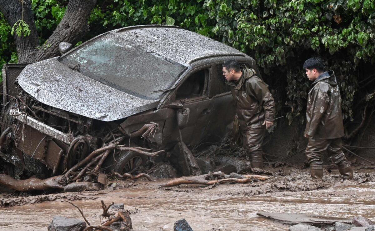 Lluvias-torrenciales-dejan-seis-heridos-e-inundaciones-en-Santiago-de-Chile