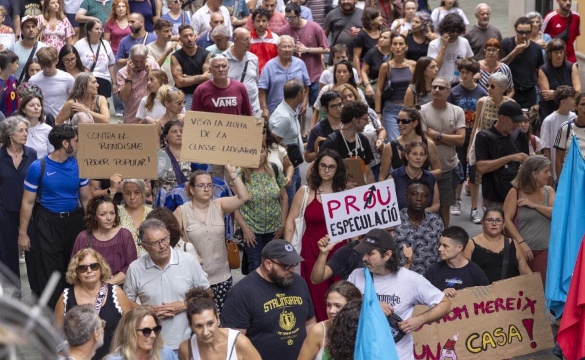 Miles-de-personas-marchan-en-Espana-por-el-derecho-a-la-vivienda