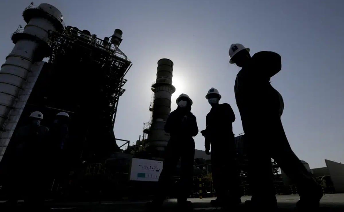 Reportan-llamas-y-humo-cerca-de-una-instalacion-de-Aramco-al-sur-de-Riad