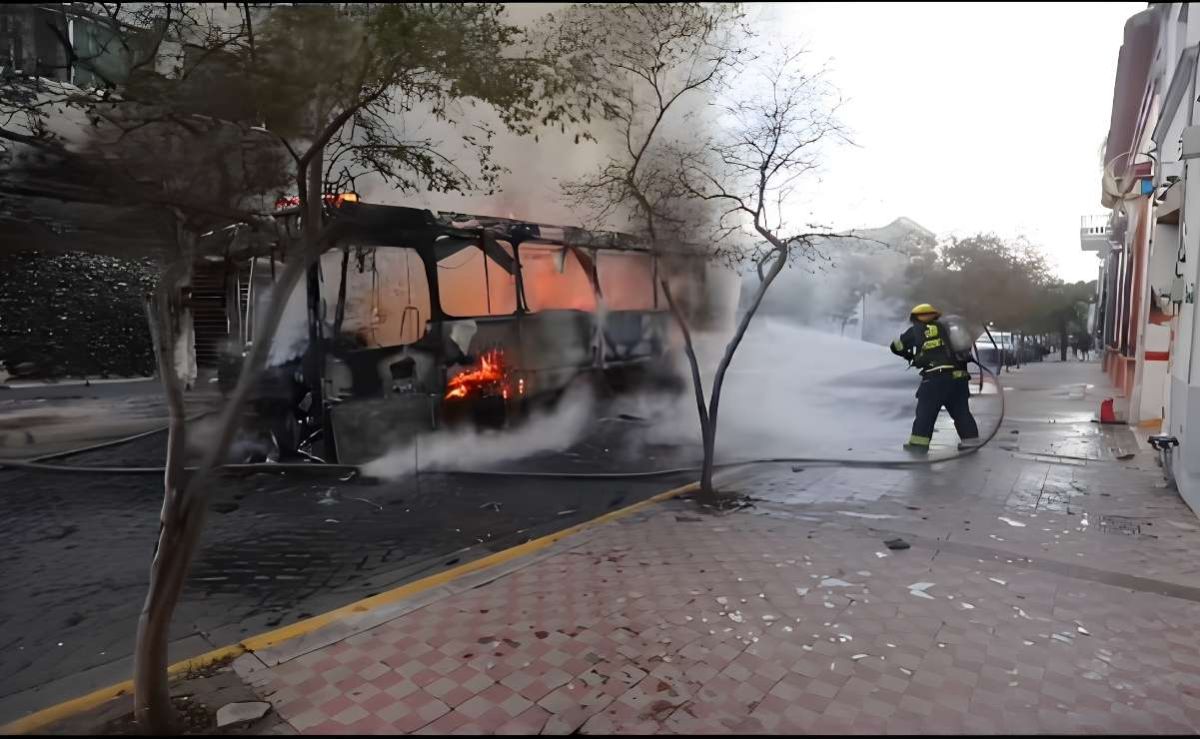 Se-incendia-camion-del-transporte-publico-en-el-Centro-de-Guadalajara-no-hay-personas-lesionadas
