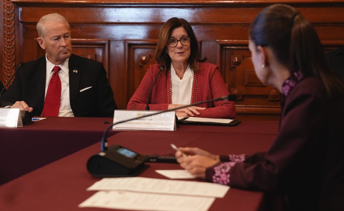 Sheinbaum-y-Ronald-Johnson-abordan-seguridad-frontera-y-T-MEC-en-Palacio-Nacional