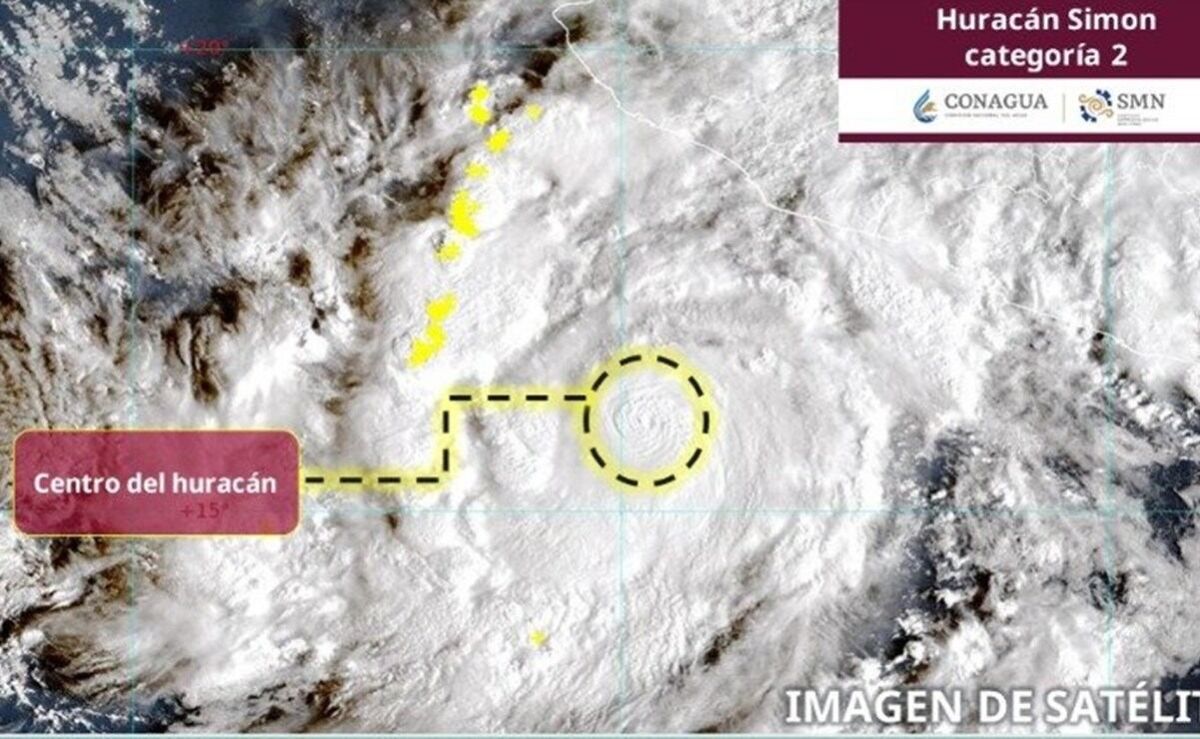 Simon-se-intensifica-a-huracan-categoria-2-frente-a-las-costas-del-Pacifico-mexicano