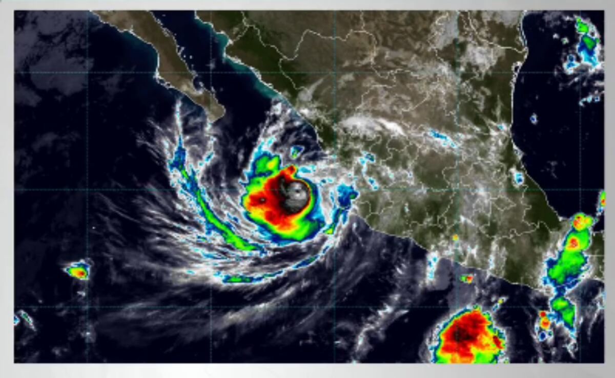 huracan-simon-mantiene-lluvias-muy-fuertes-y-oleaje-elevado-en-costas-del-pacifico