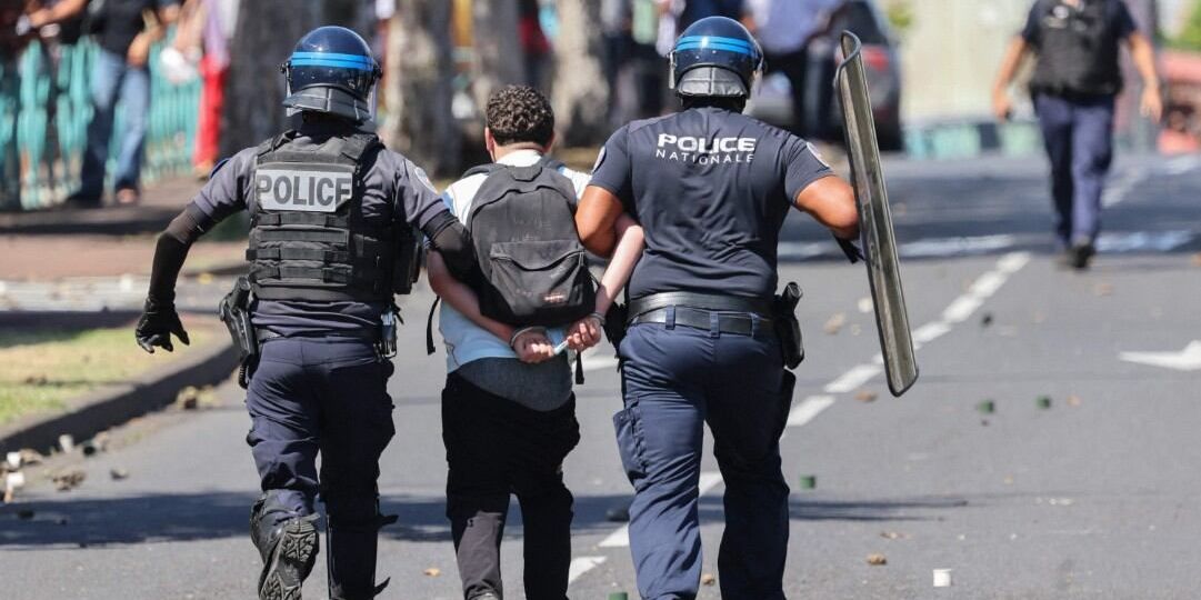 macron-pide-a-estudiantes-franceses-protestar-en-calma-y-con-respeto