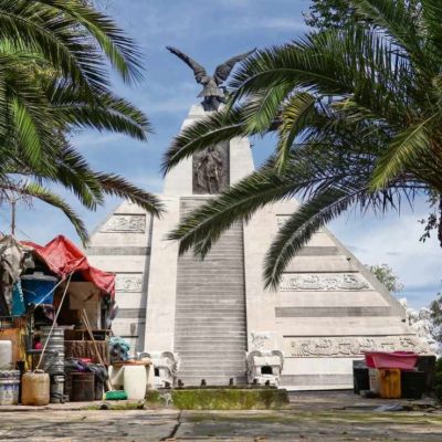 monumento-a-la-raza-vuelve-a-mostrar-signos-de-deterioro-tras-su-restauracion